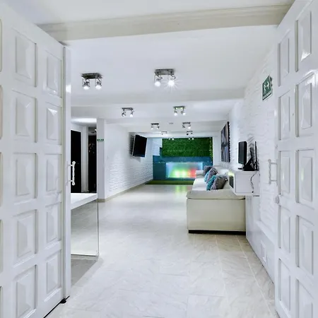 Villa Roma Parque Lleras Adults Only